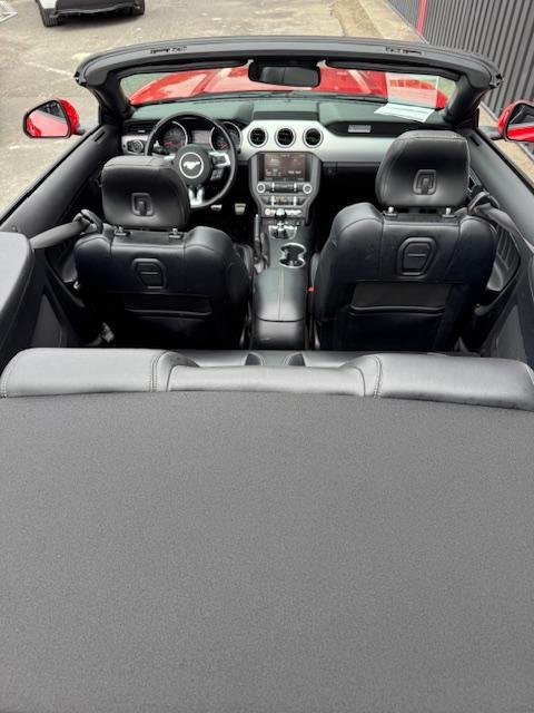 Ford Mustang Convertible - Photo 16