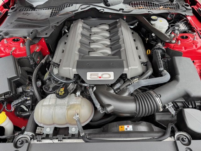 Ford Mustang Convertible - Photo 18