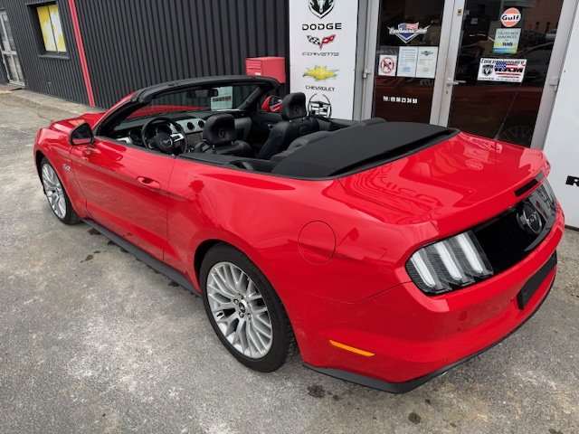 Ford Mustang Convertible - Photo 20