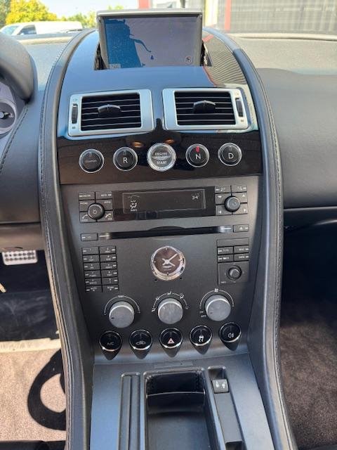 Aston Martin Vantage - Photo 14