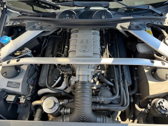 Aston Martin Vantage - Photo 19