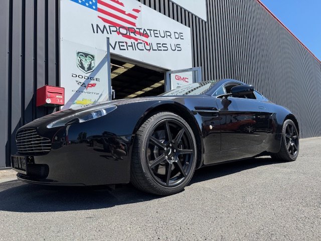 Aston Martin Vantage - Photo 2