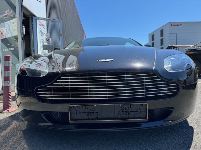 Aston Martin Vantage - Photo 4