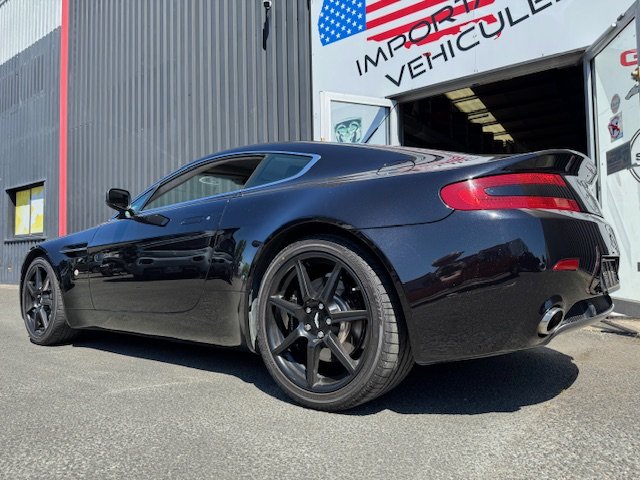 Aston Martin Vantage - Photo 6