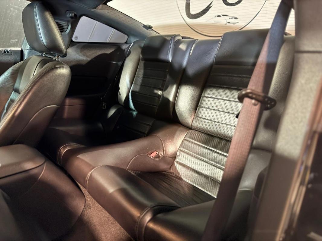Ford Mustang - Photo 9