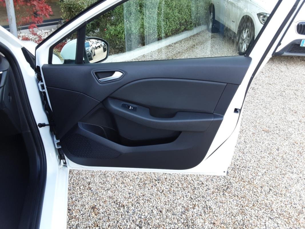 Renault Clio - Photo 25