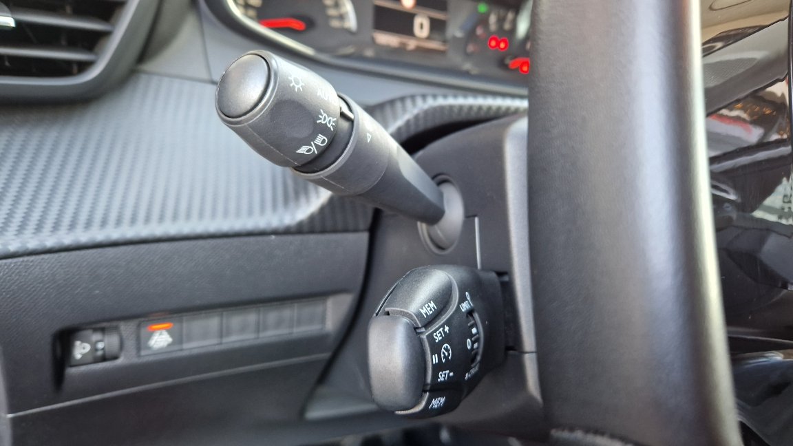 Peugeot 208 - Photo 42