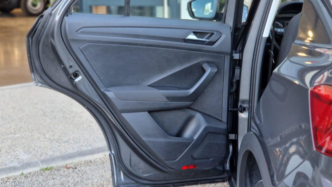 Volkswagen T-Roc - Photo 21