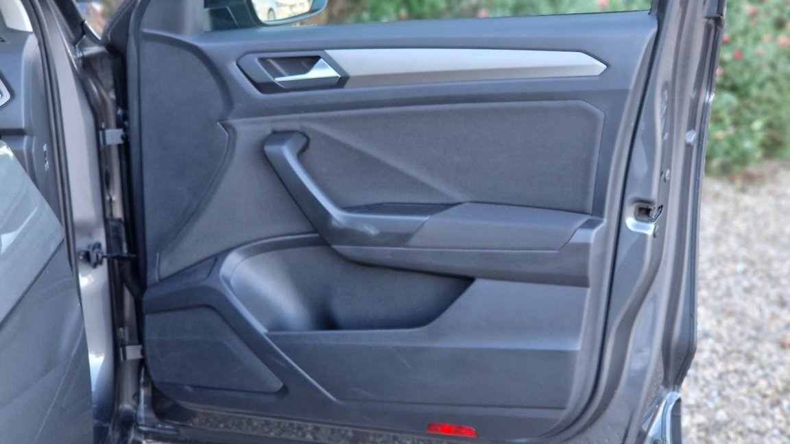 Volkswagen T-Roc - Photo 32