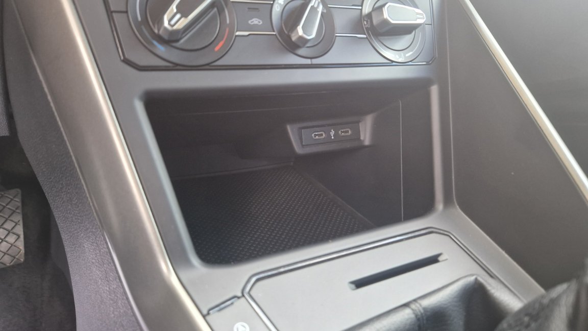 Volkswagen Polo - Photo 32