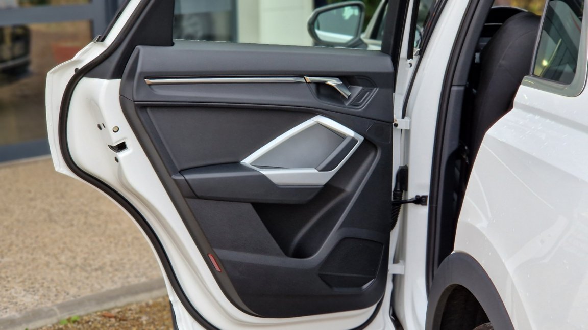 Audi Q3 - Photo 21