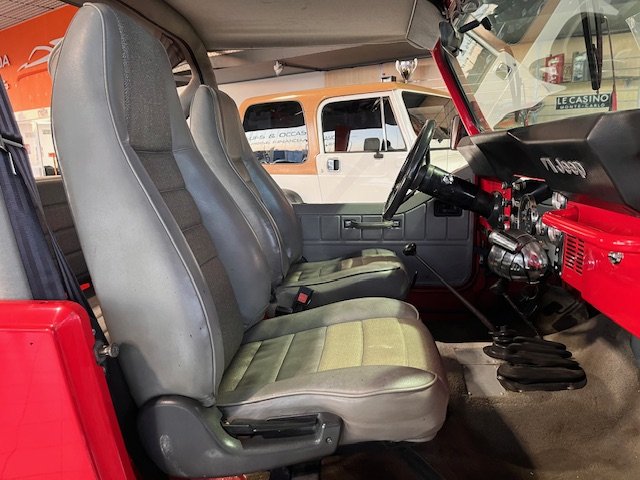 Jeep CJ - Photo 16