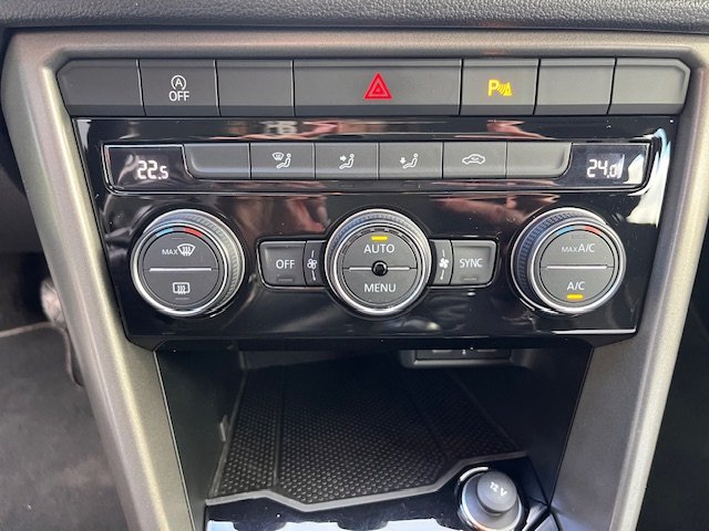 Volkswagen T-Roc - Photo 12
