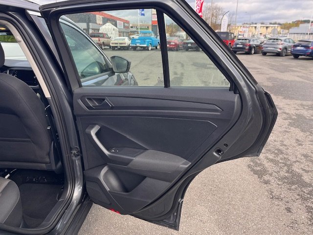 Volkswagen T-Roc - Photo 25