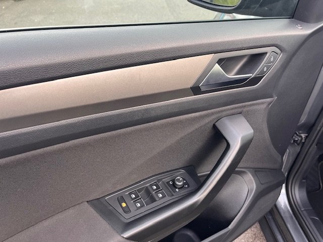 Volkswagen T-Roc - Photo 30