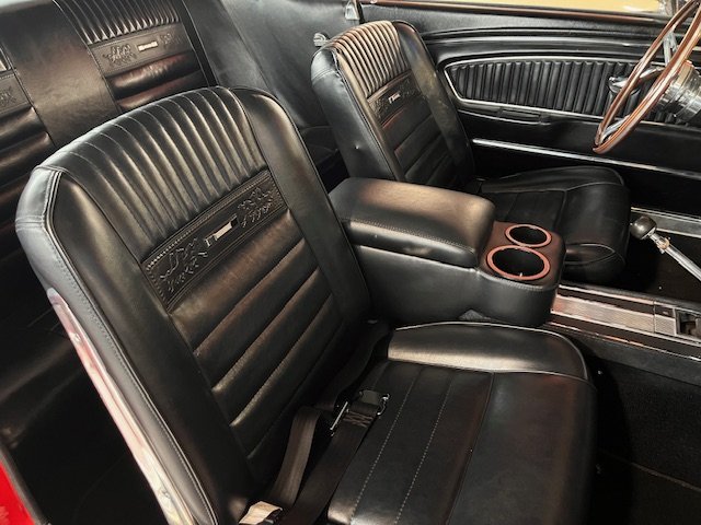 Ford Mustang - Photo 11