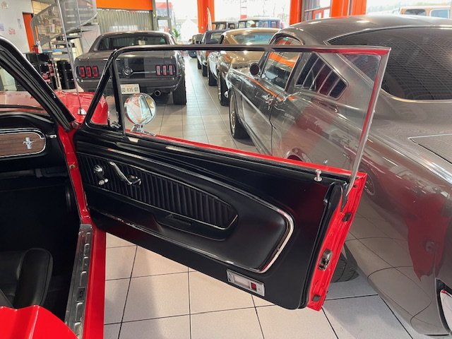 Ford Mustang - Photo 13