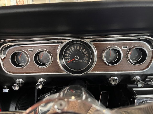 Ford Mustang - Photo 17