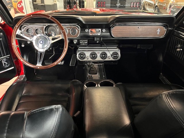 Ford Mustang - Photo 18