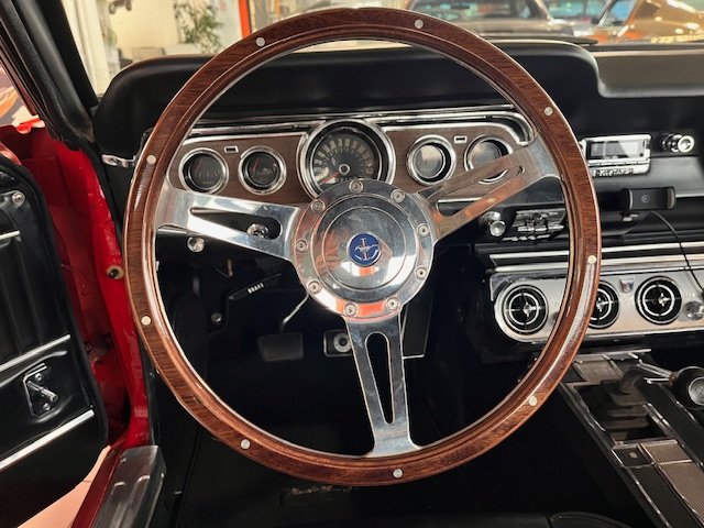 Ford Mustang - Photo 20