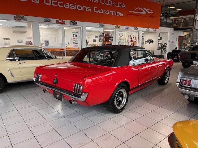 Ford Mustang - Photo 2