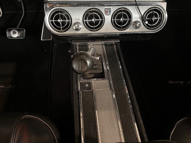 Ford Mustang - Photo 21