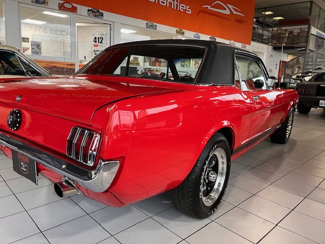 Ford Mustang - Photo 4
