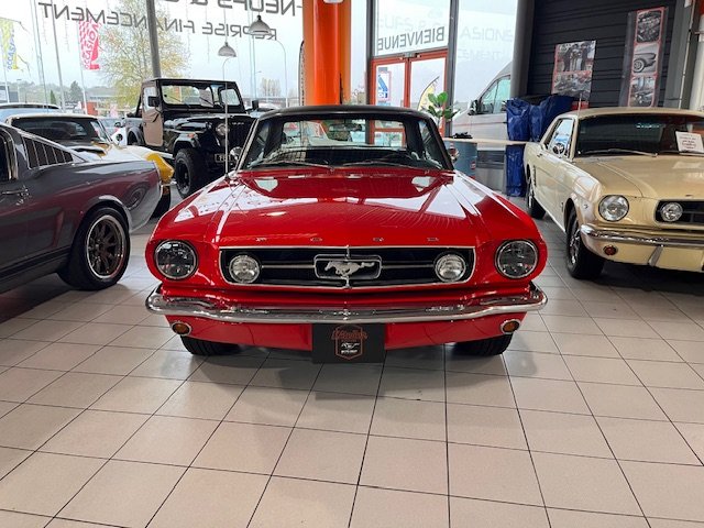Ford Mustang - Photo 6