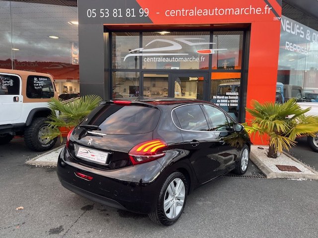 Peugeot 208 - Photo 2