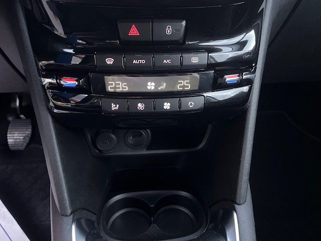 Peugeot 208 - Photo 7