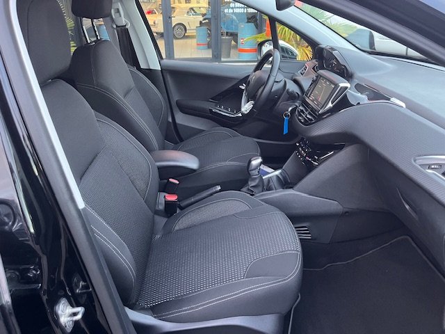 Peugeot 208 - Photo 8