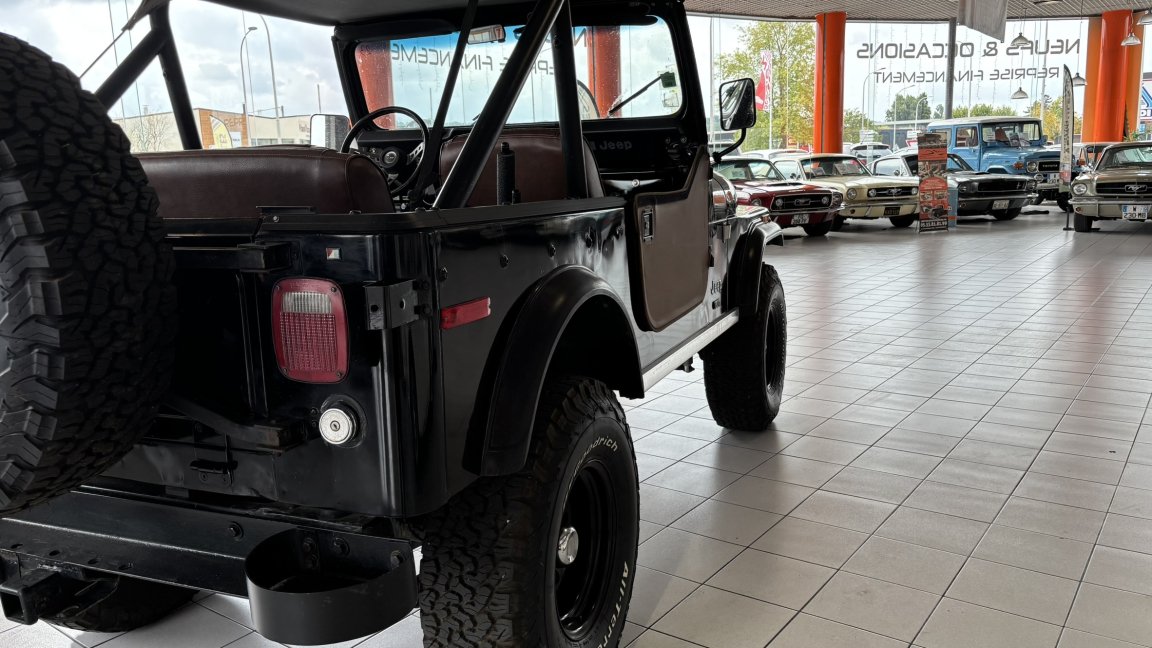 Jeep CJ - Photo 12