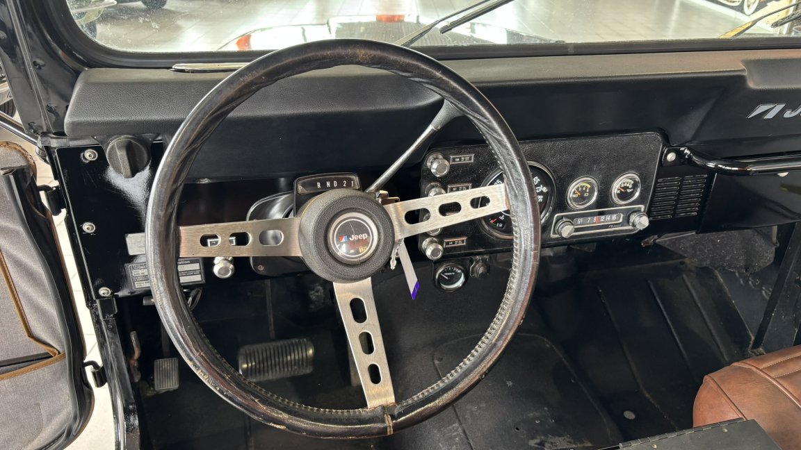 Jeep CJ - Photo 13