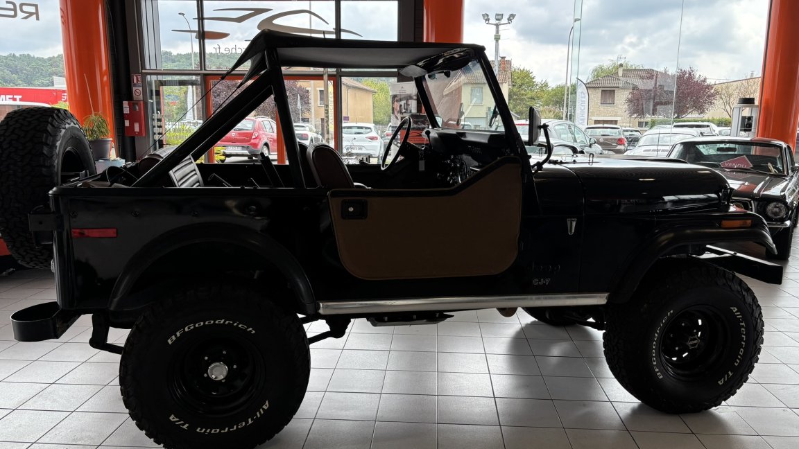 Jeep CJ - Photo 9