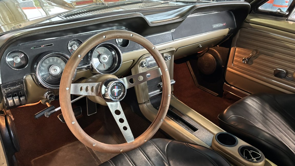 Ford Mustang - Photo 12