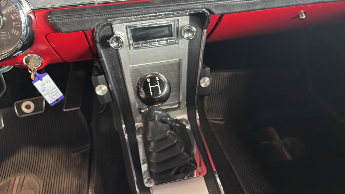 Ford Mustang - Photo 11