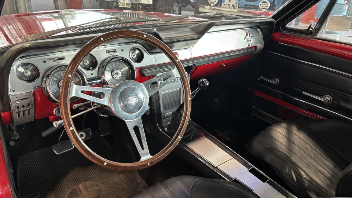 Ford Mustang - Photo 12