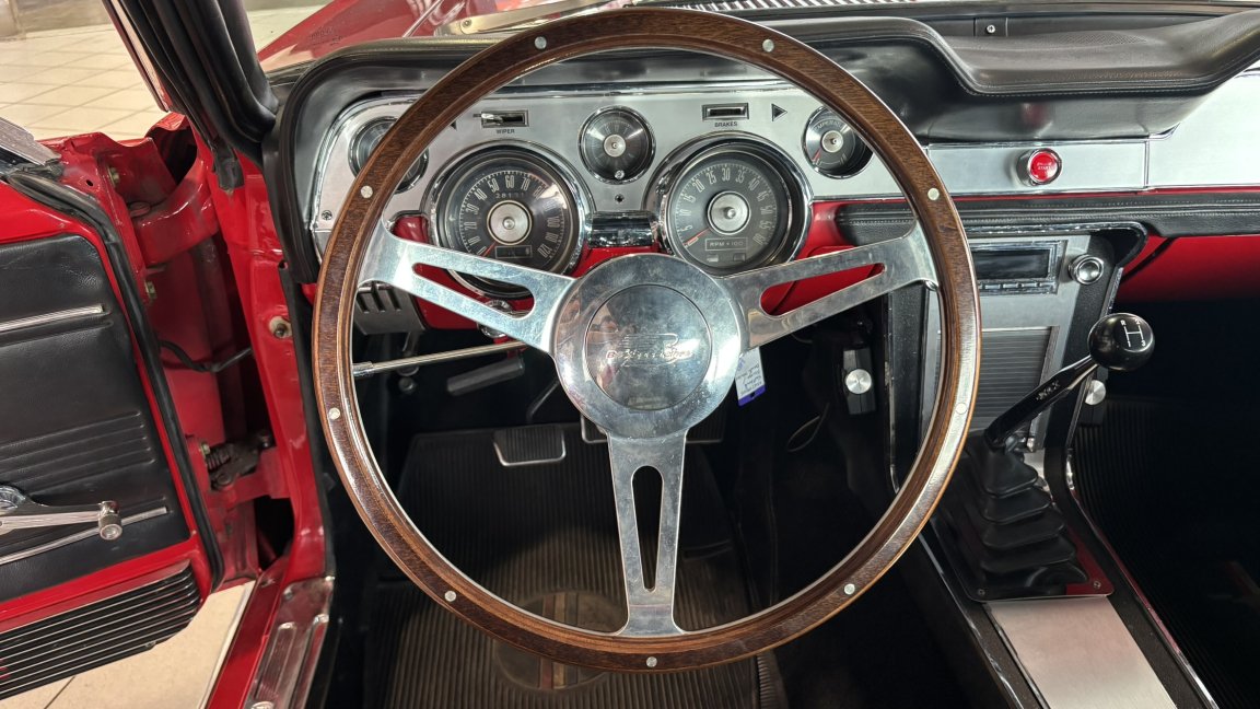 Ford Mustang - Photo 13