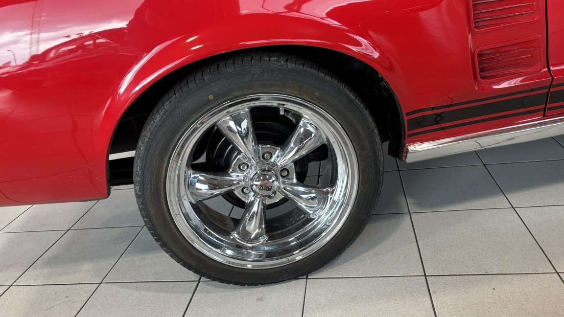 Ford Mustang - Photo 17