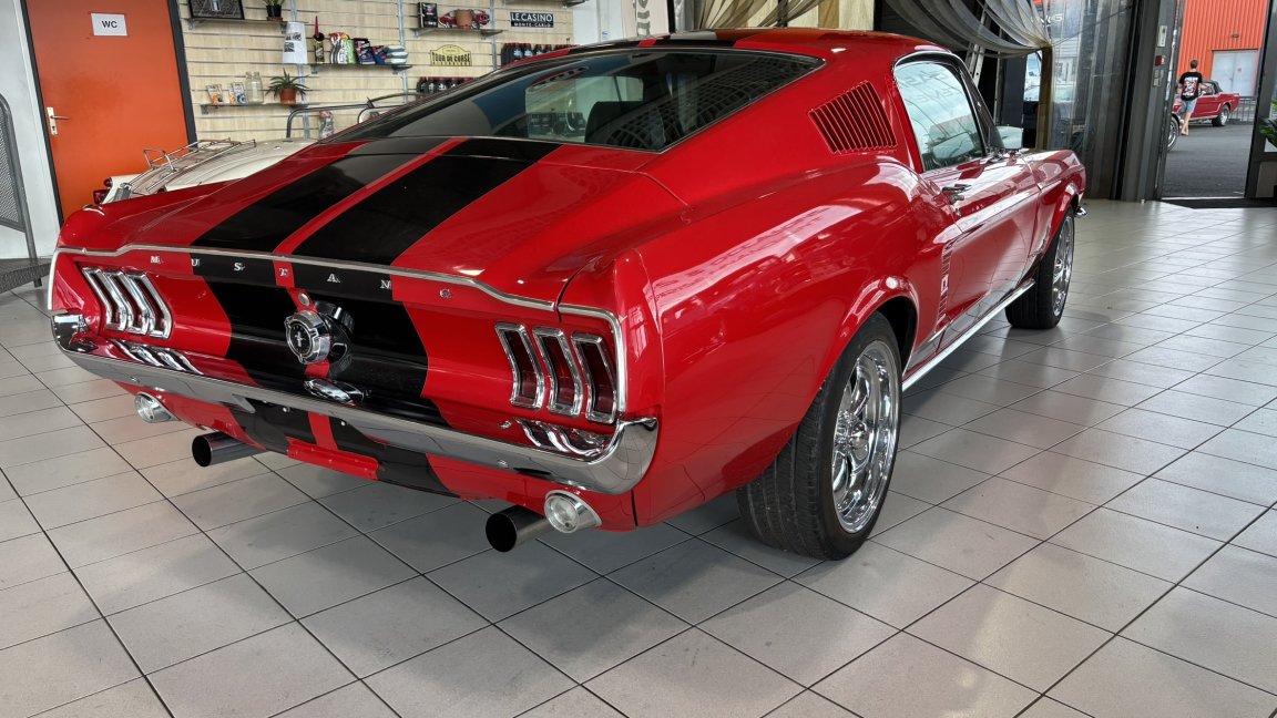 Ford Mustang - Photo 20