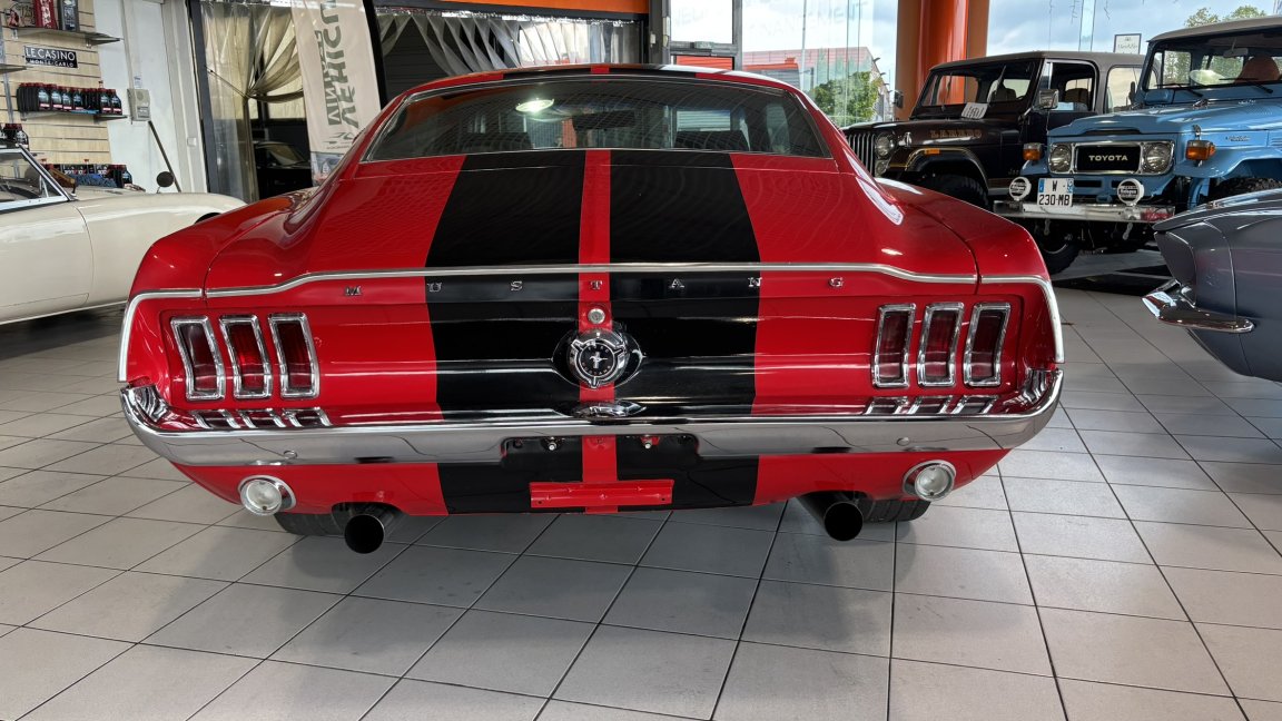 Ford Mustang - Photo 3