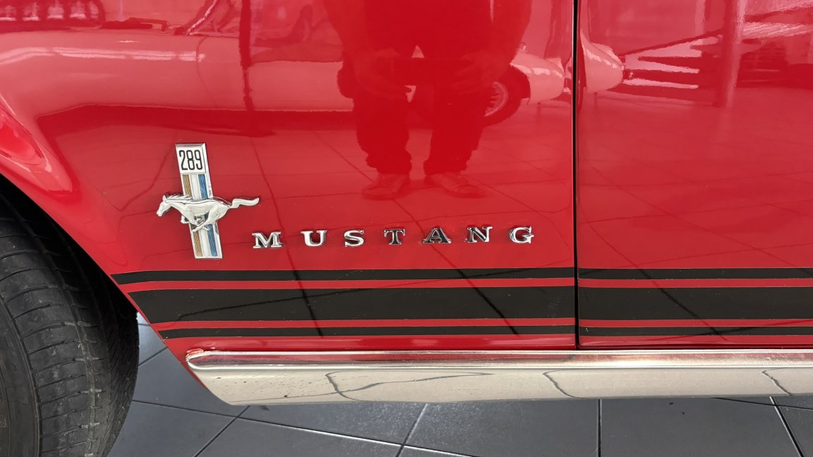 Ford Mustang - Photo 5