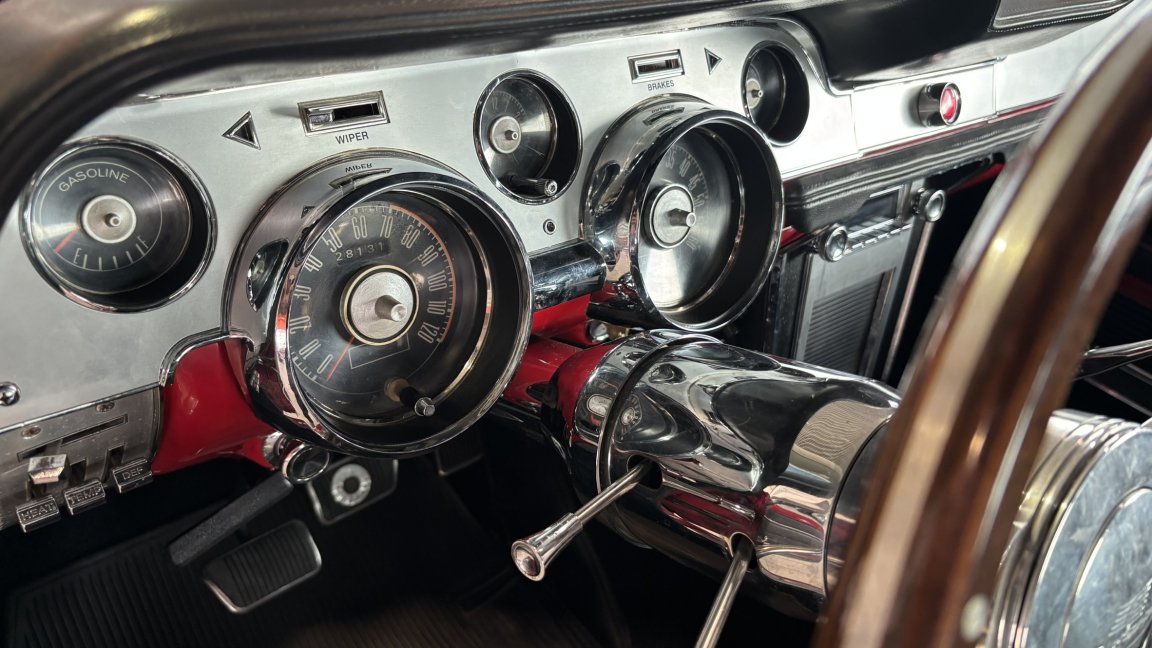 Ford Mustang - Photo 6