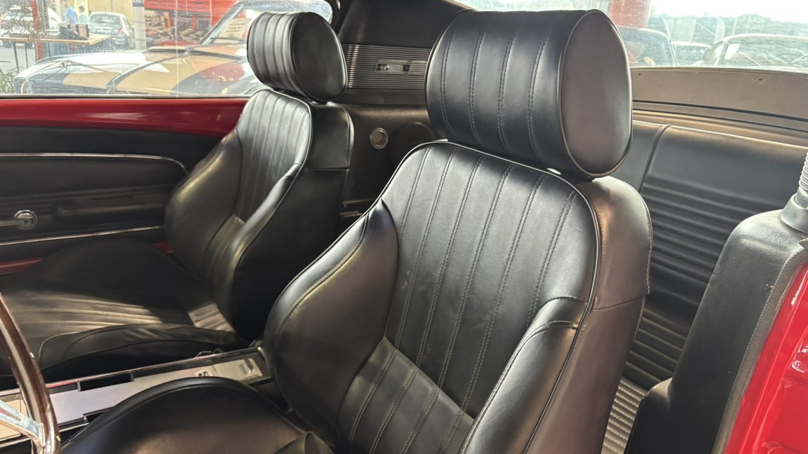 Ford Mustang - Photo 7