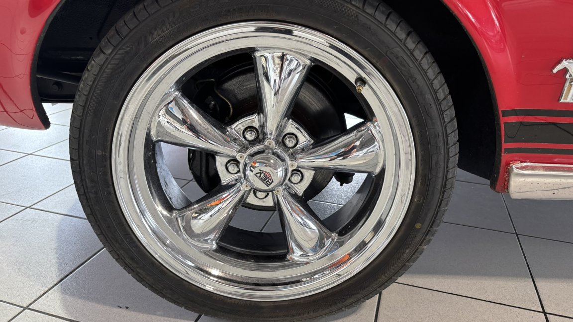 Ford Mustang - Photo 10