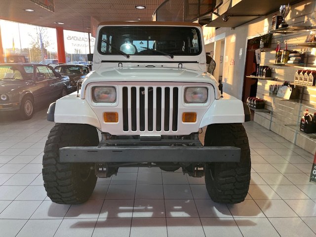 Jeep Wrangler - Photo 2