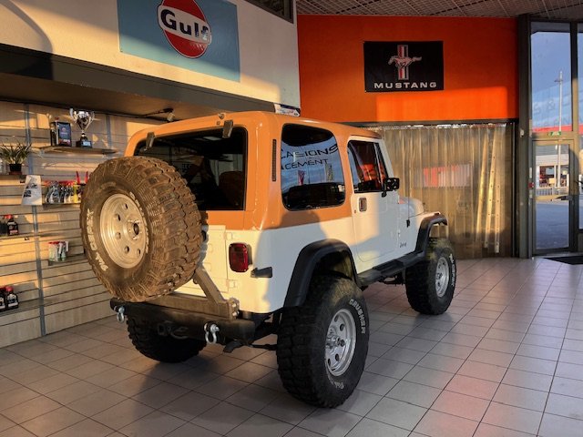 Jeep Wrangler - Photo 5