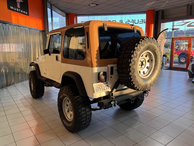 Jeep Wrangler - Photo 7