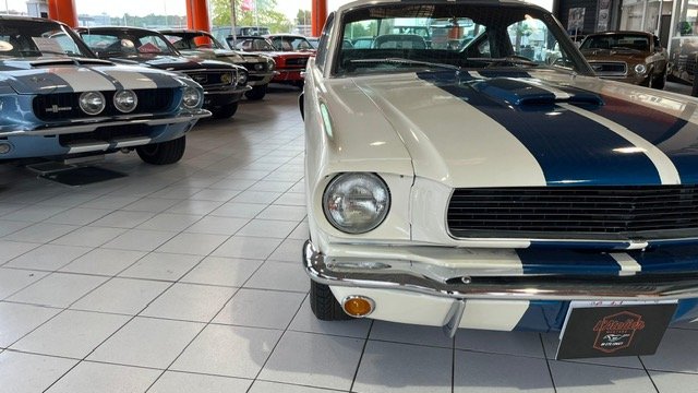 Ford Mustang - Photo 11