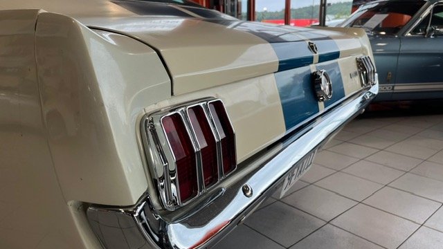 Ford Mustang - Photo 12